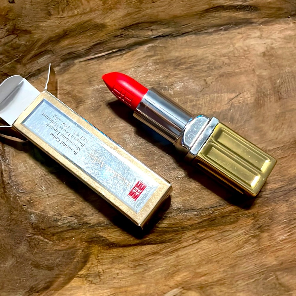 - Elizabeth Arden beautiful color lipstick